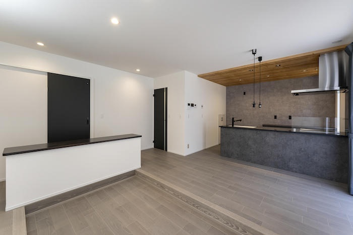 心地よく集うダウンフロアリビングの家