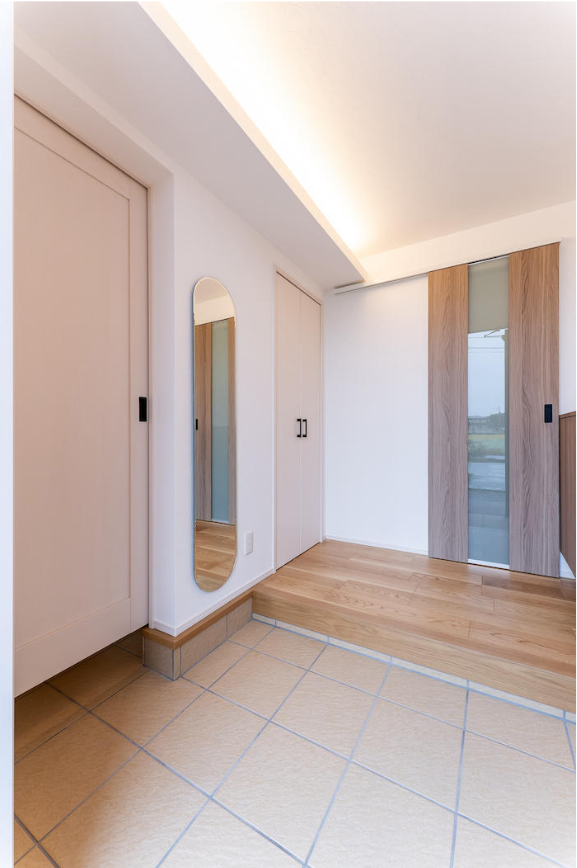 ガレージのある南欧風の可愛い家