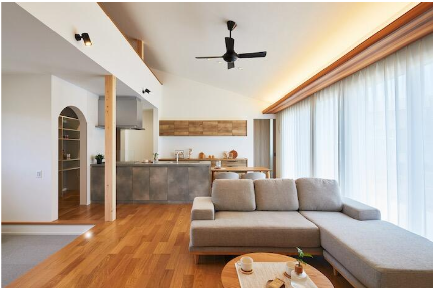 勾配天井がのびやかな平屋の家