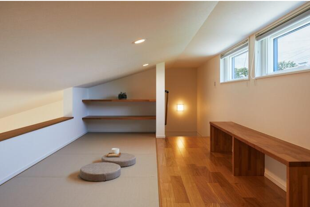 勾配天井がのびやかな平屋の家