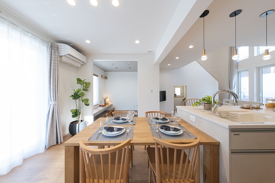 お子様との暮らしを楽しむ柔らかな欧州デザインの邸宅