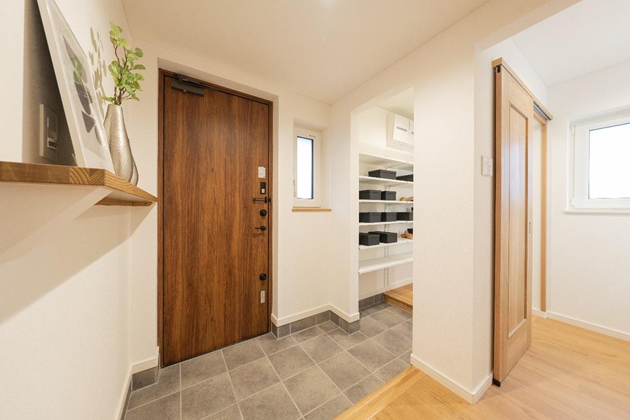 お子様との暮らしを楽しむ柔らかな欧州デザインの邸宅