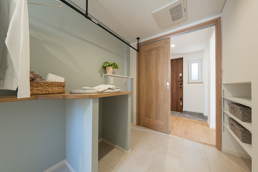 お子様との暮らしを楽しむ柔らかな欧州デザインの邸宅