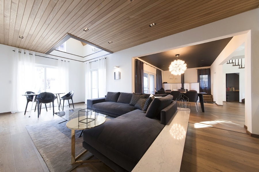 落ち着いたアルコーブ型のリビング