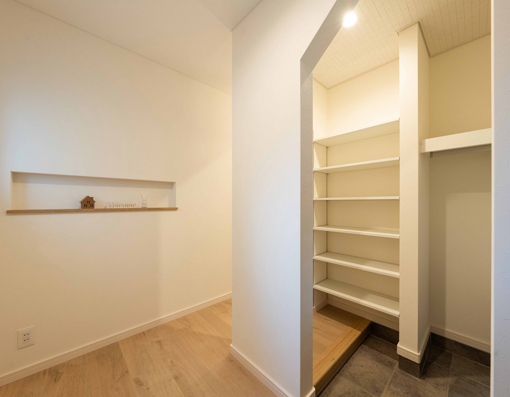 光あふれる 森の中のカフェのようなくつろぎの暮らし