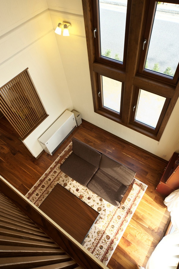 寒い冬も笑顔で過ごせるダブル断熱＆木製窓の家