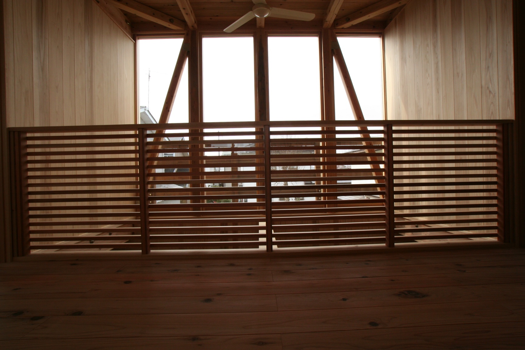 広々と快適自然素材の家