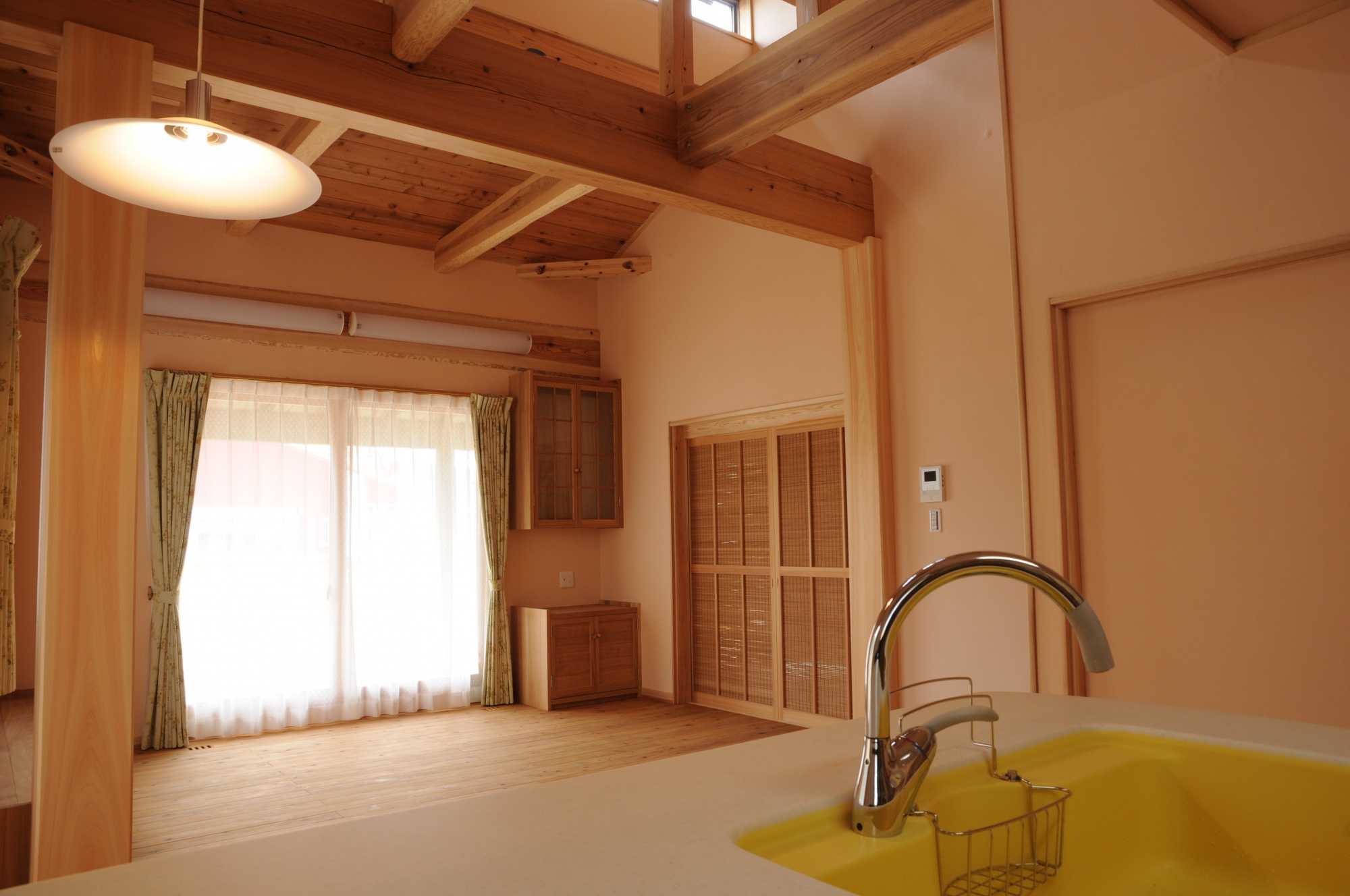 中二階のある平屋の自然素材の家