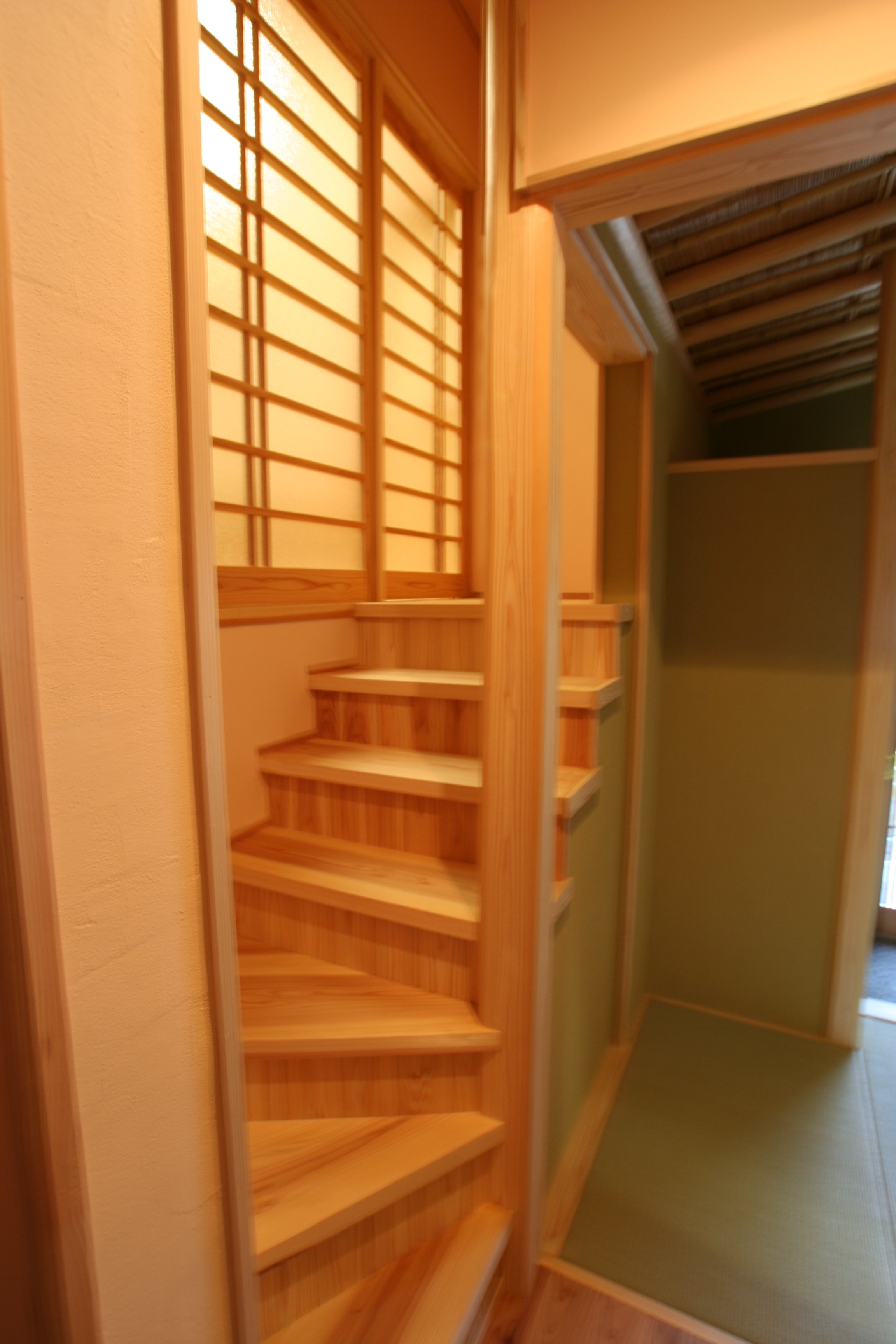 中二階のある平屋の自然素材の家