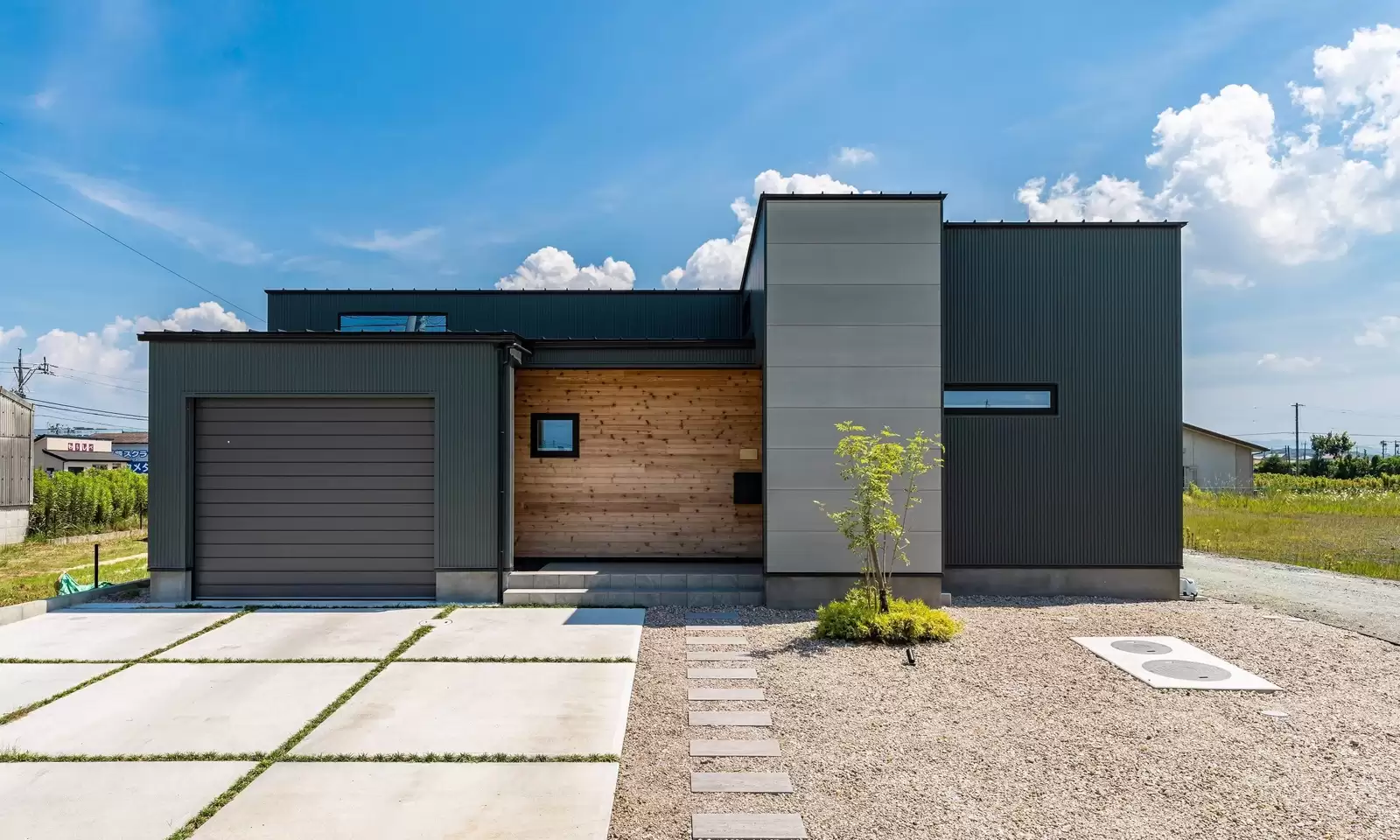 趣味を楽しむビルトインガレージの家