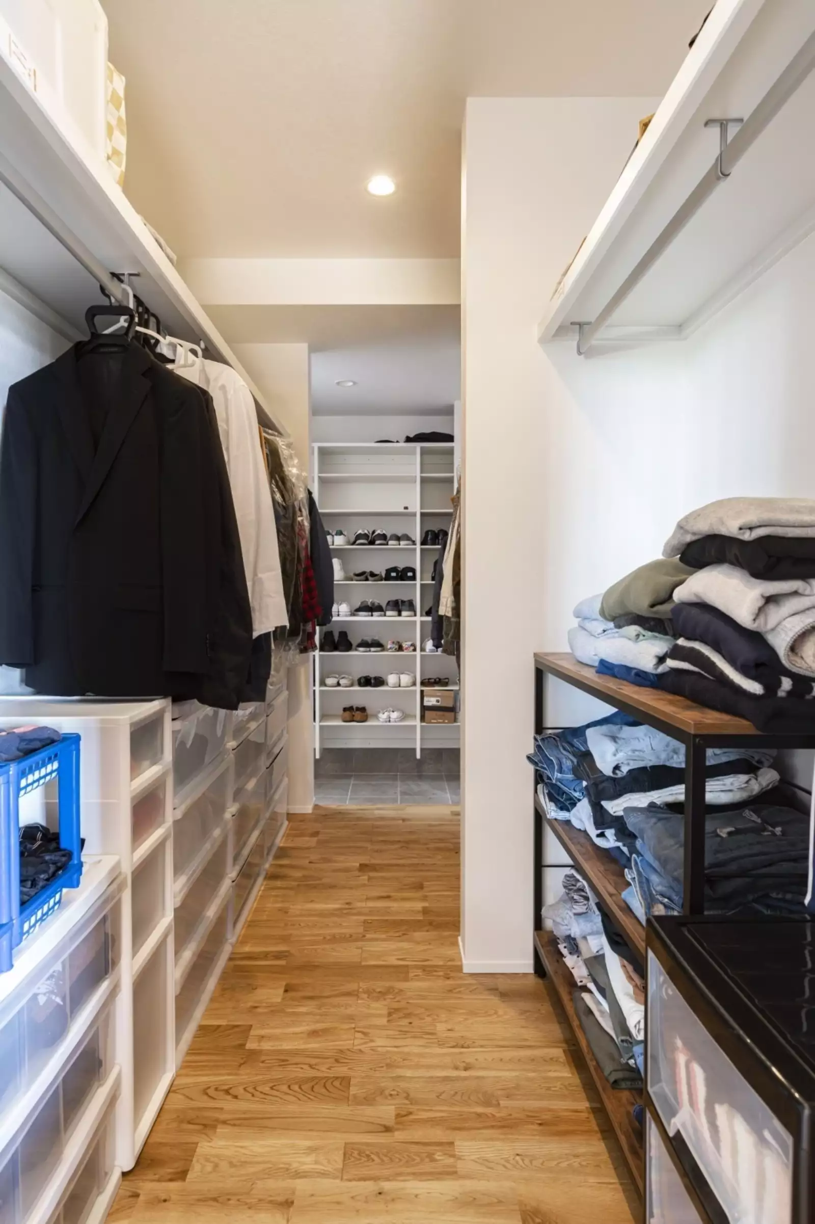 趣味を楽しむビルトインガレージの家