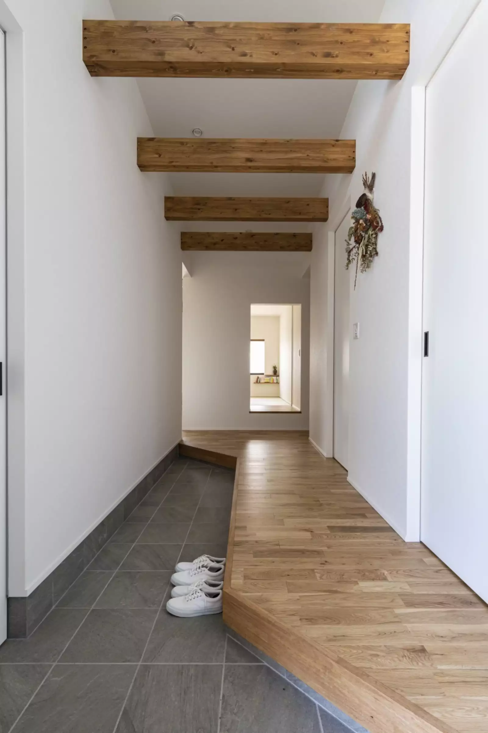 趣味を楽しむビルトインガレージの家