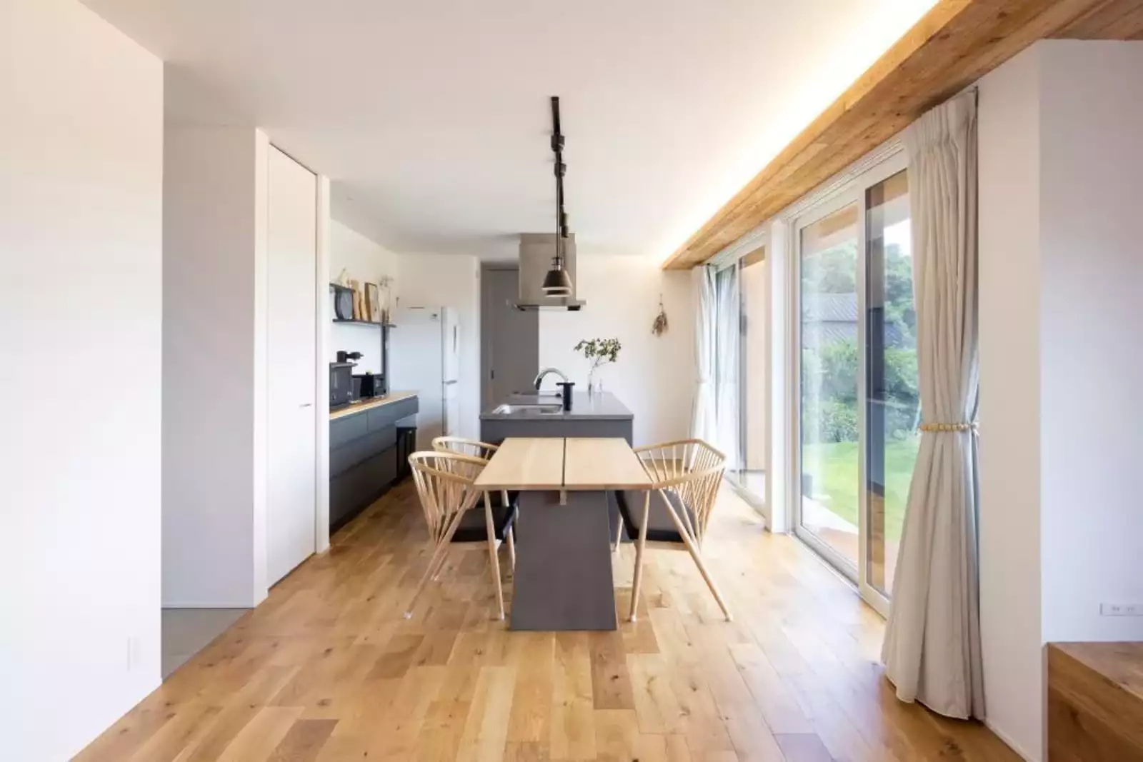 白を基調とした平屋