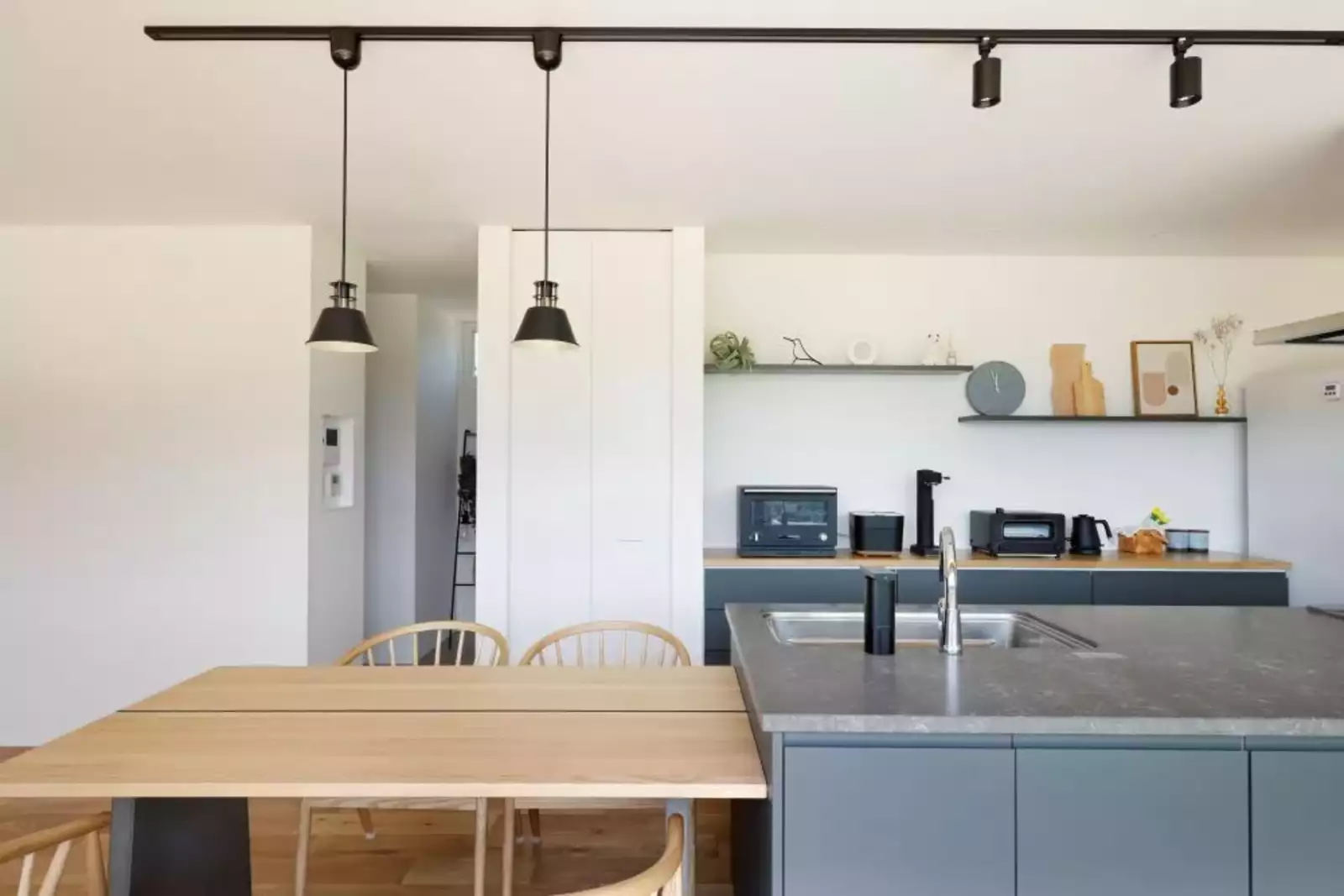 白を基調とした平屋