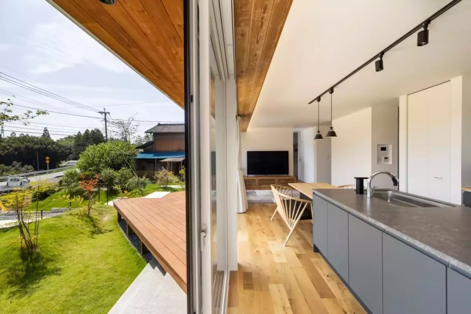 白を基調とした平屋