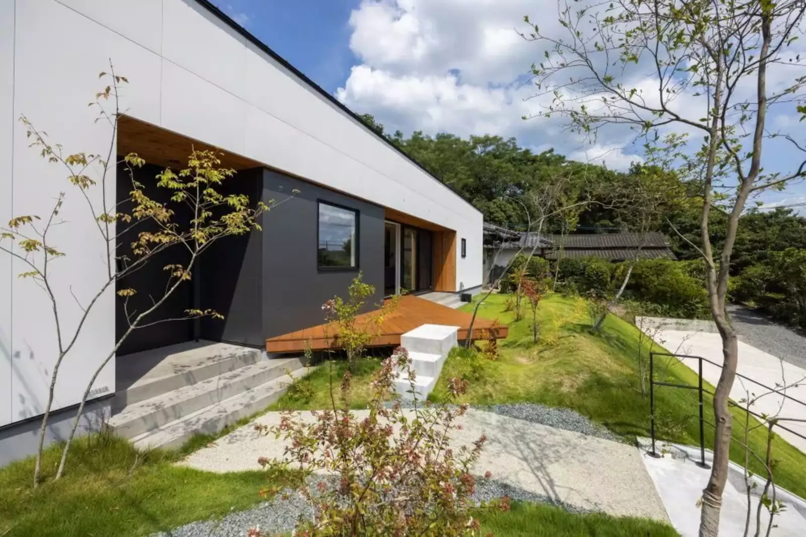 白を基調とした平屋