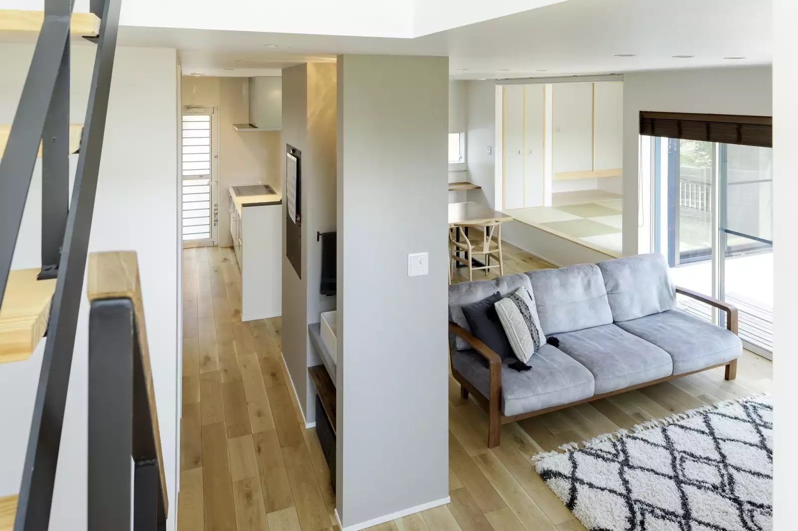 四季の流れを感じられる 景色の良さを活かした家