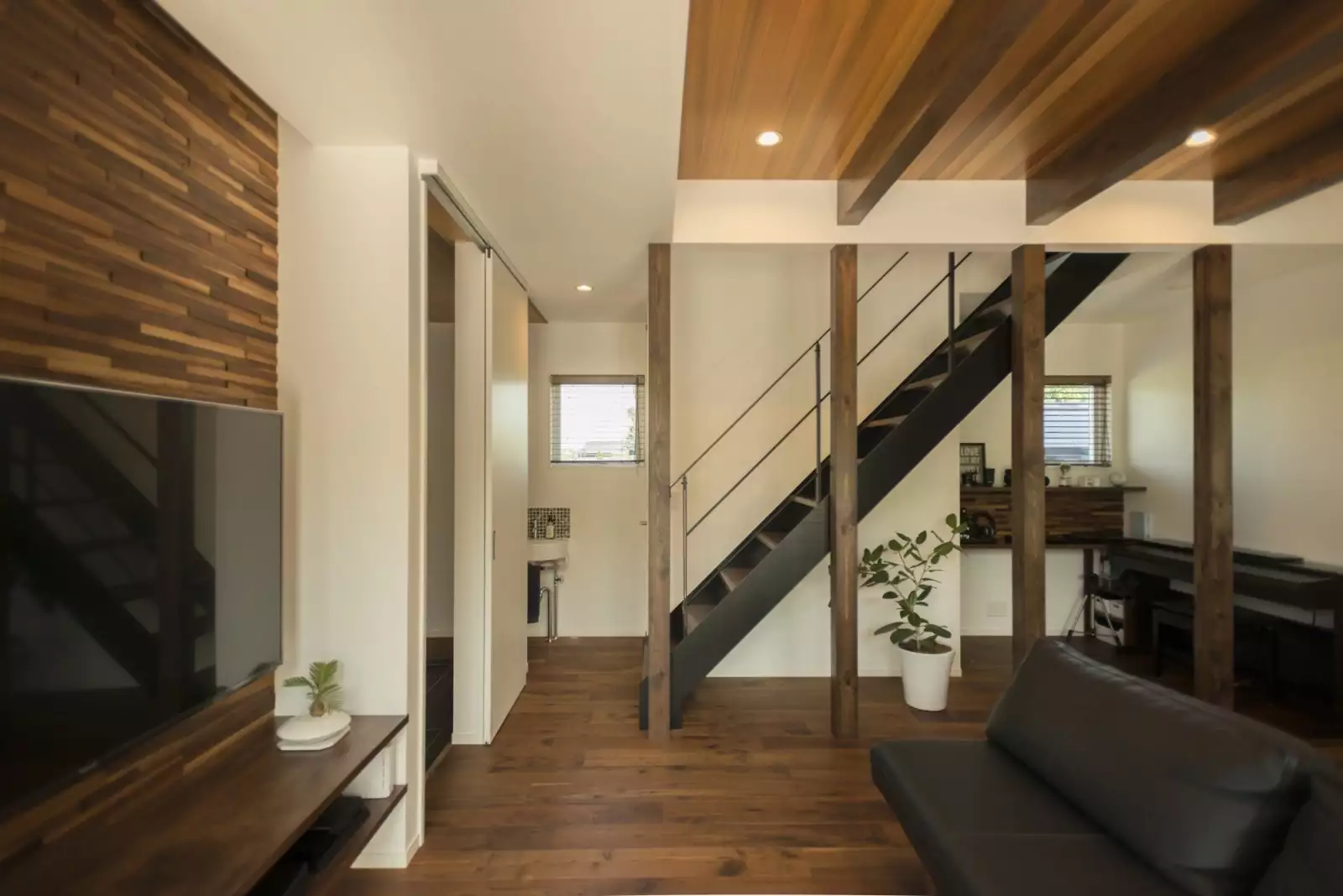 木のぬくもりを活かした 家族が落ち着ける家