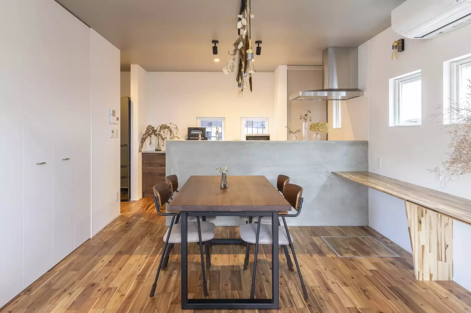 自然素材を活かした家族が落ち着ける空間