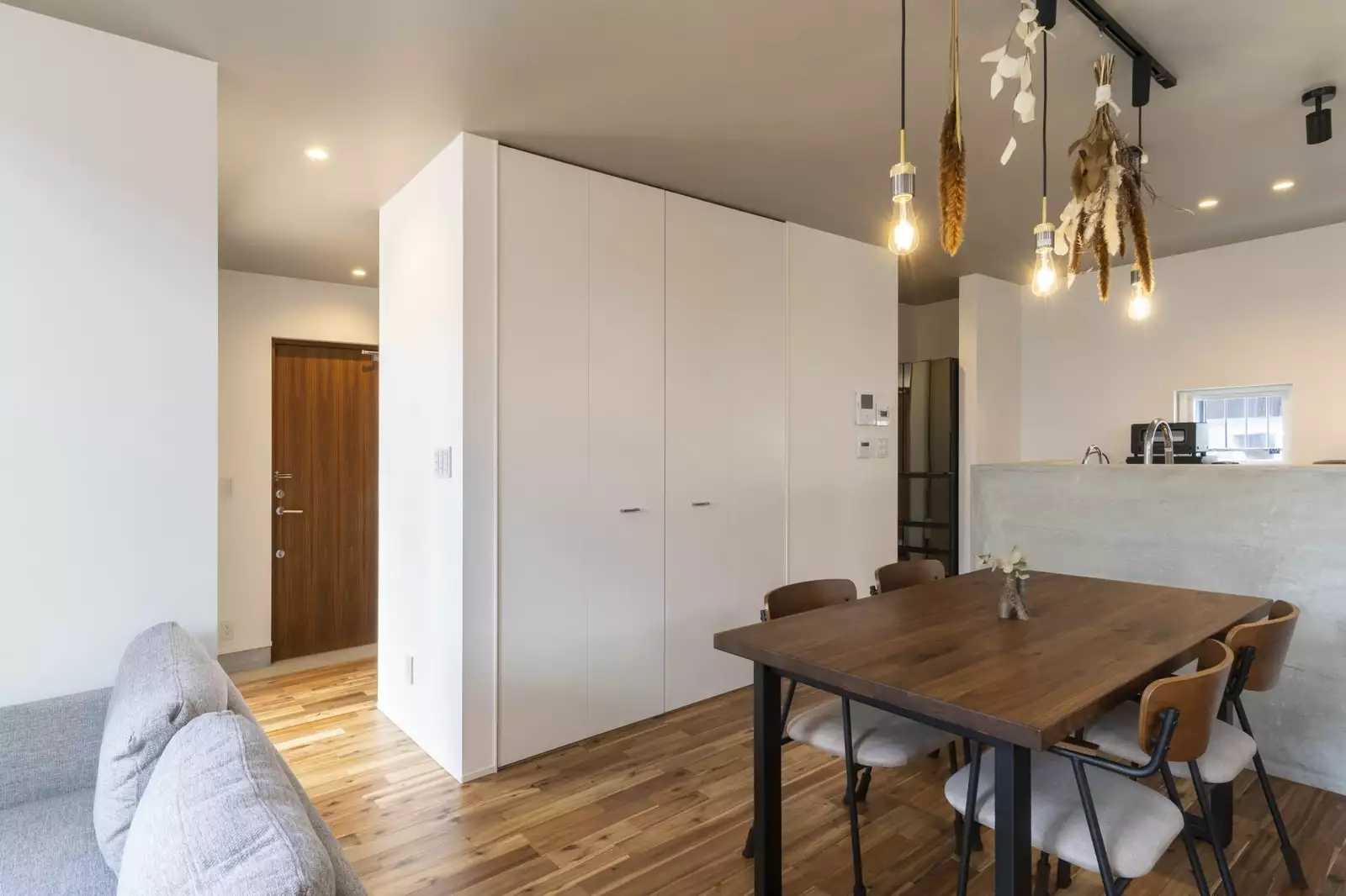 自然素材を活かした家族が落ち着ける空間