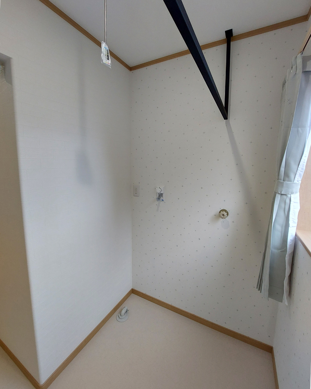 窓を小さくし、数を減らしても明るい間取りのお家