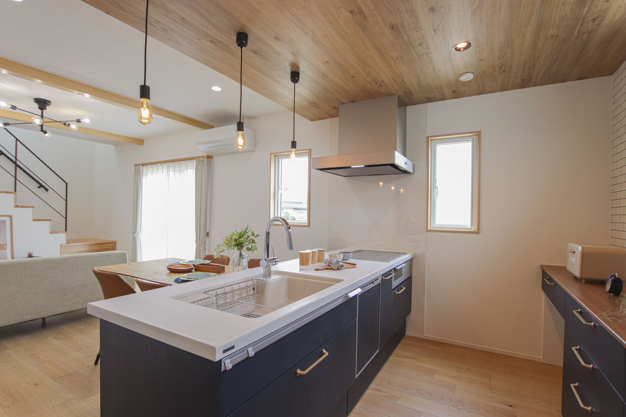 メリハリのある天井と心地よく整う家