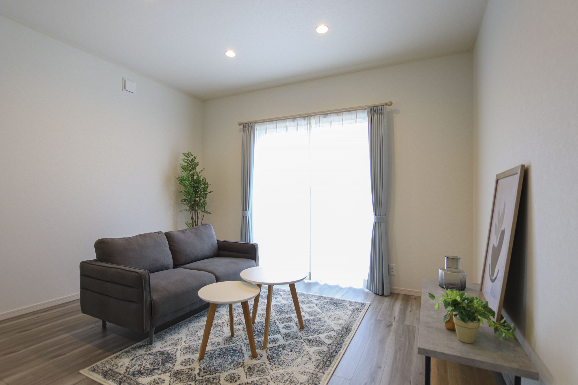 エレガントなフレンチモダンの家