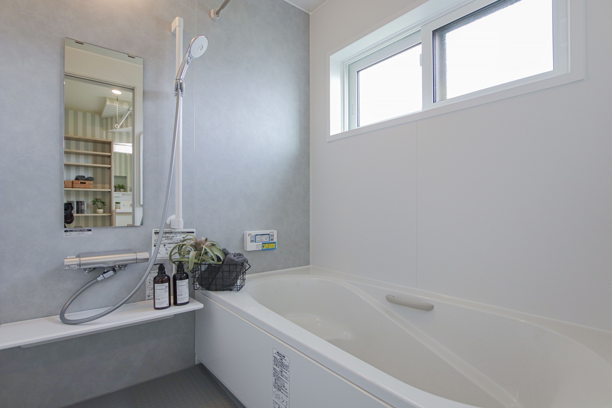 エレガントなフレンチモダンの家