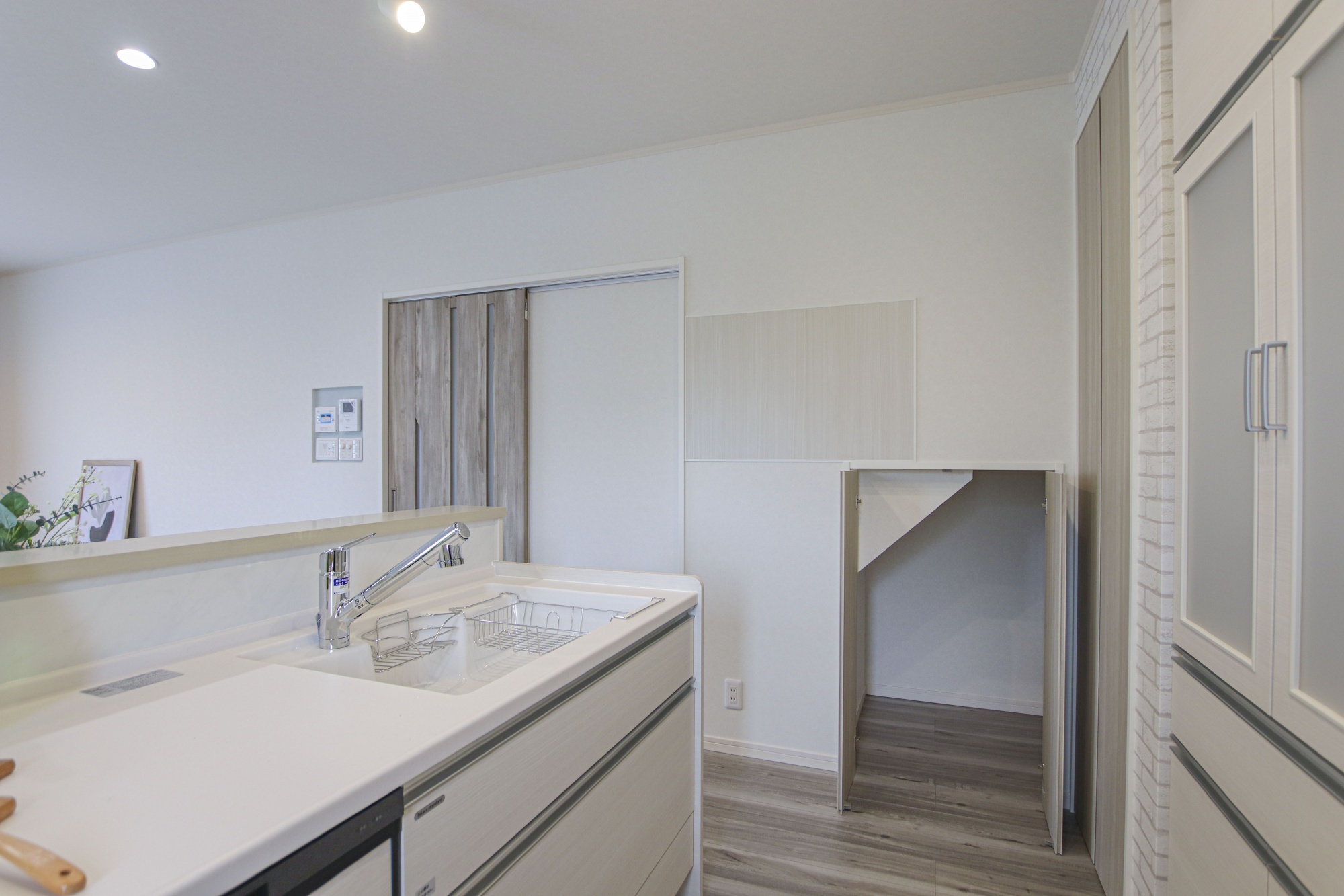 エレガントなフレンチモダンの家