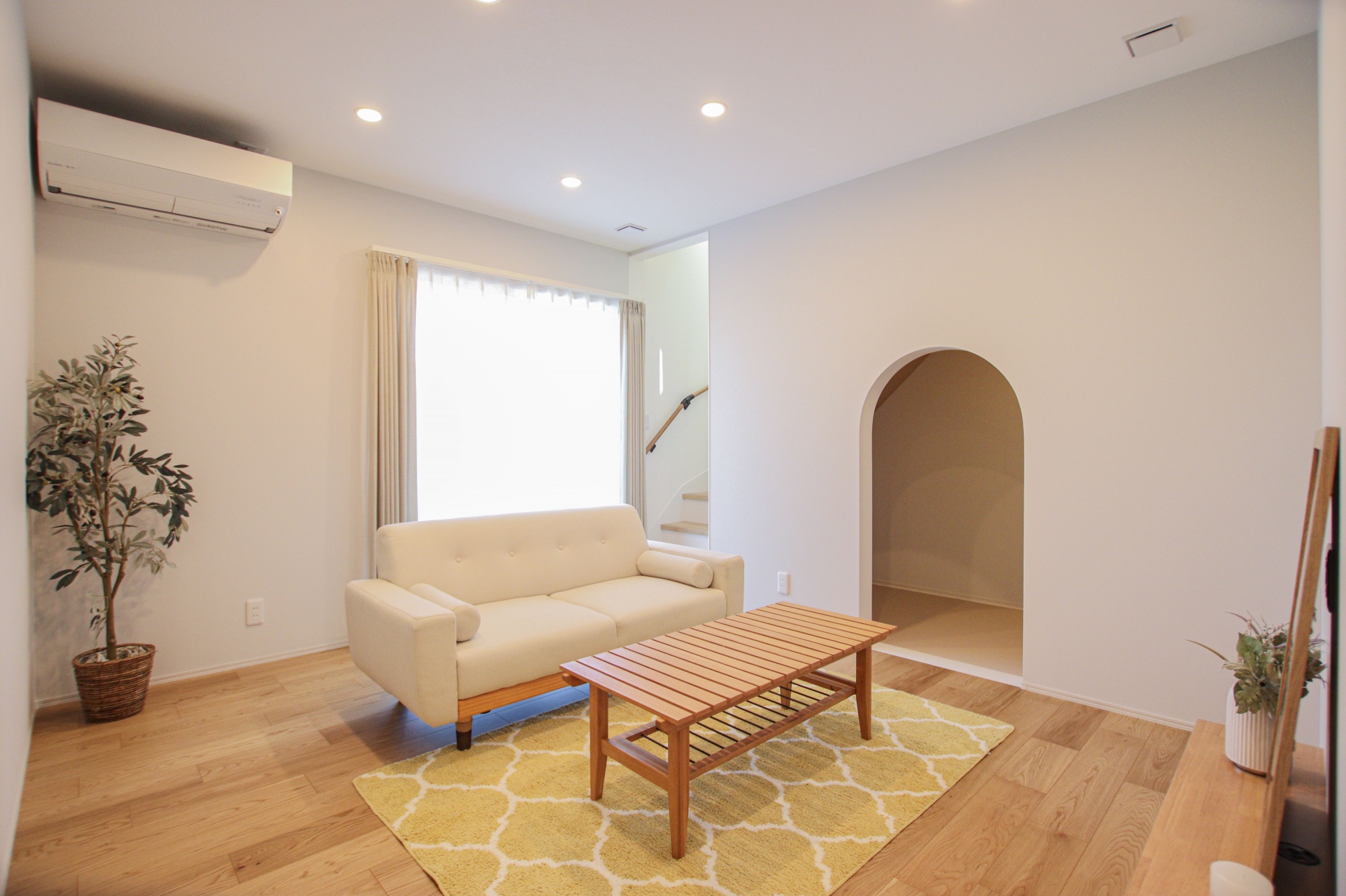 キューブ型白ガルスパンの北欧テイストのお家