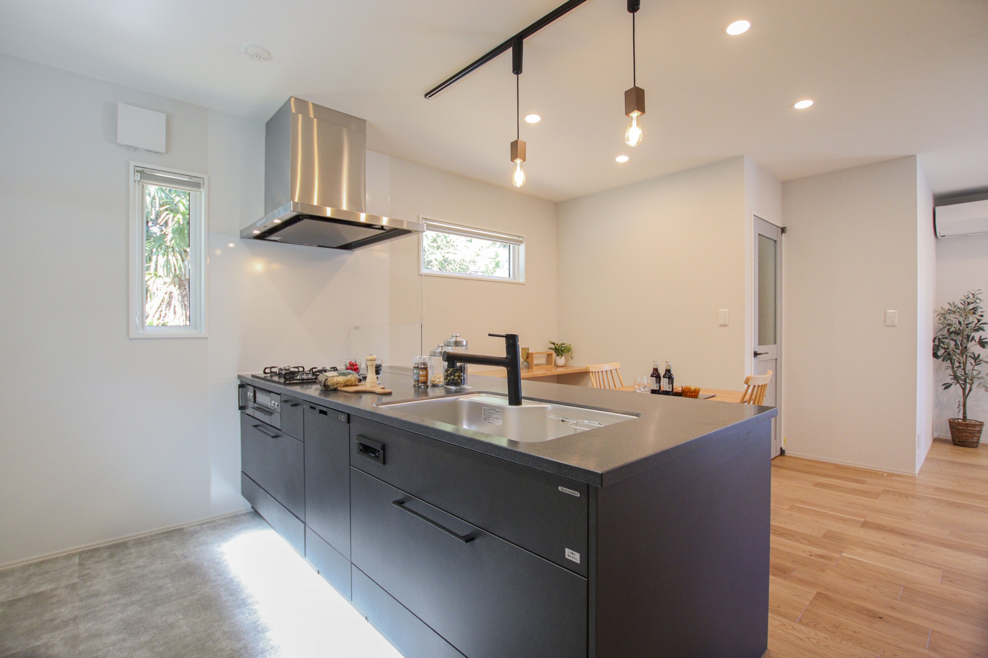 キューブ型白ガルスパンの北欧テイストのお家