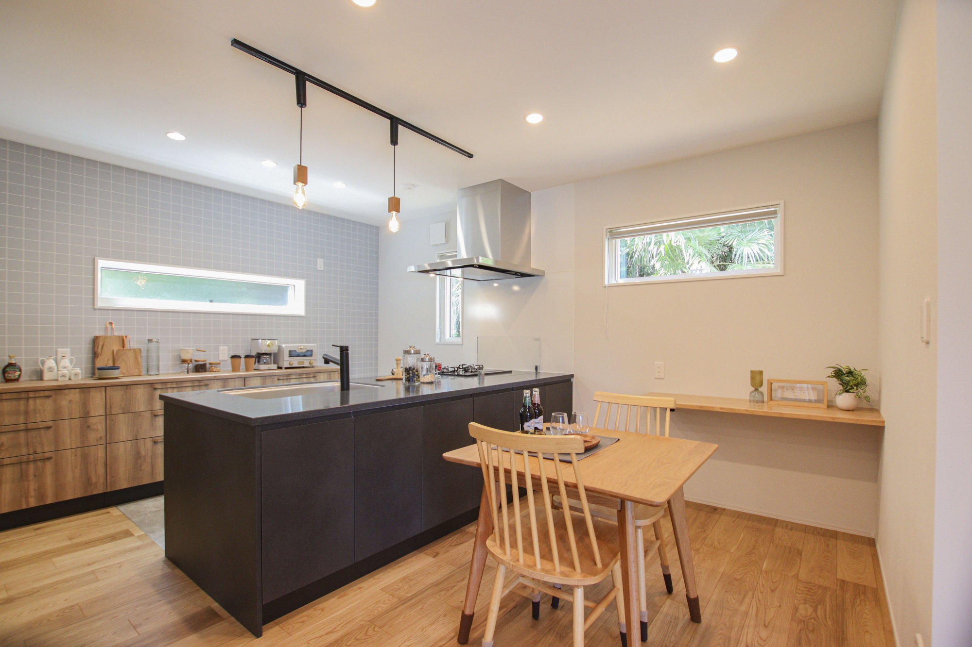 キューブ型白ガルスパンの北欧テイストのお家