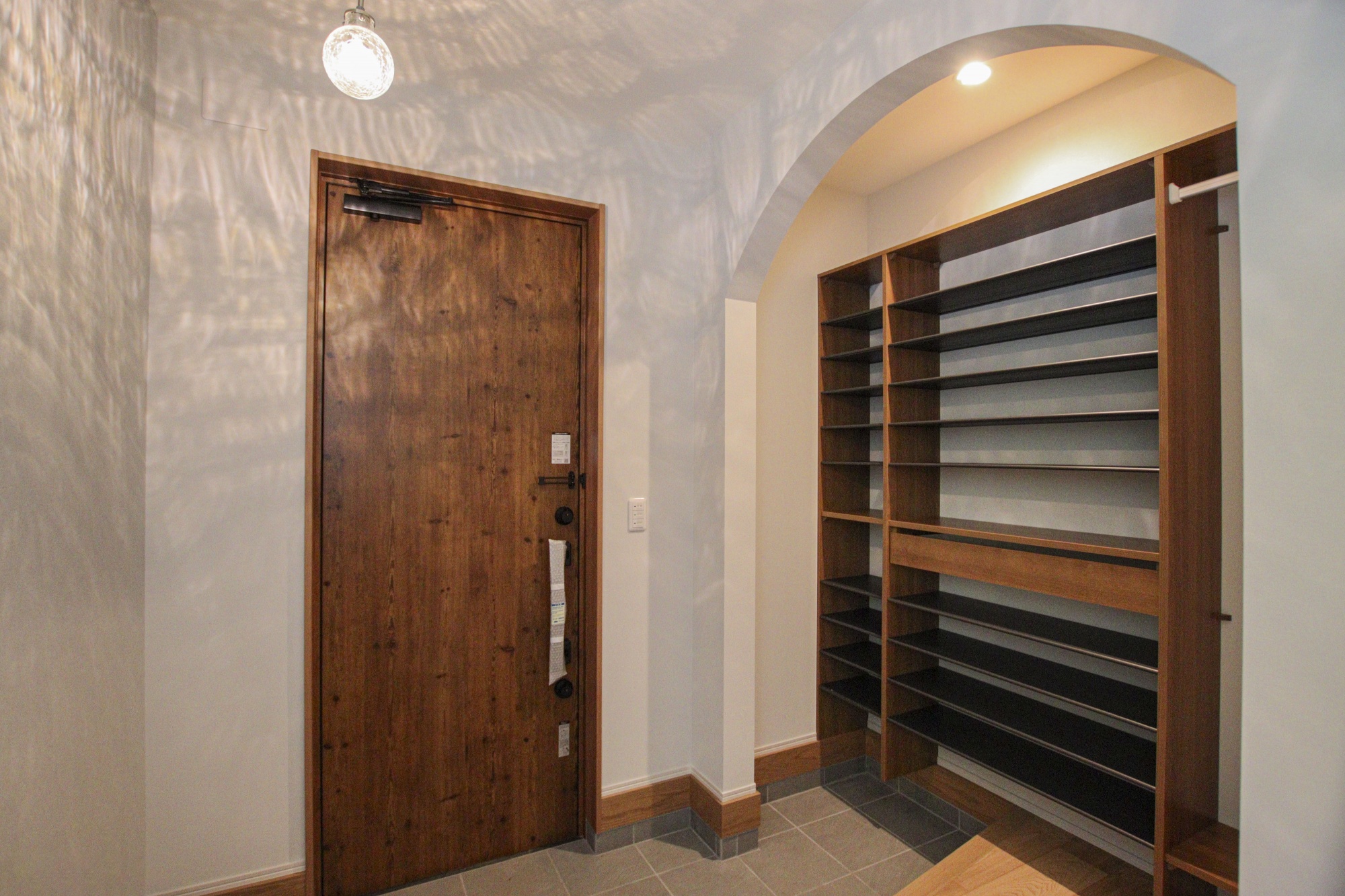 キューブ型白ガルスパンの北欧テイストのお家