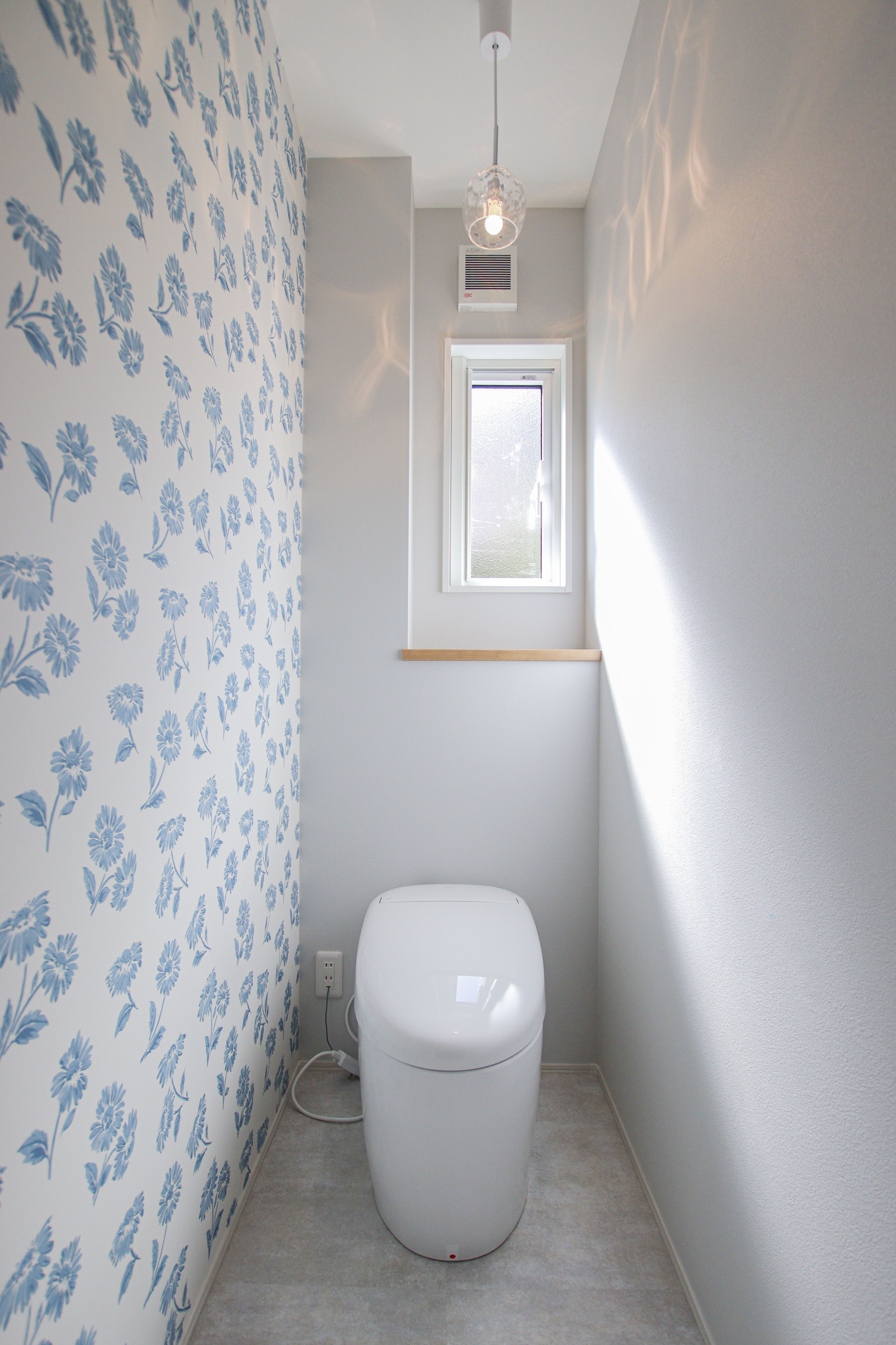 キューブ型白ガルスパンの北欧テイストのお家