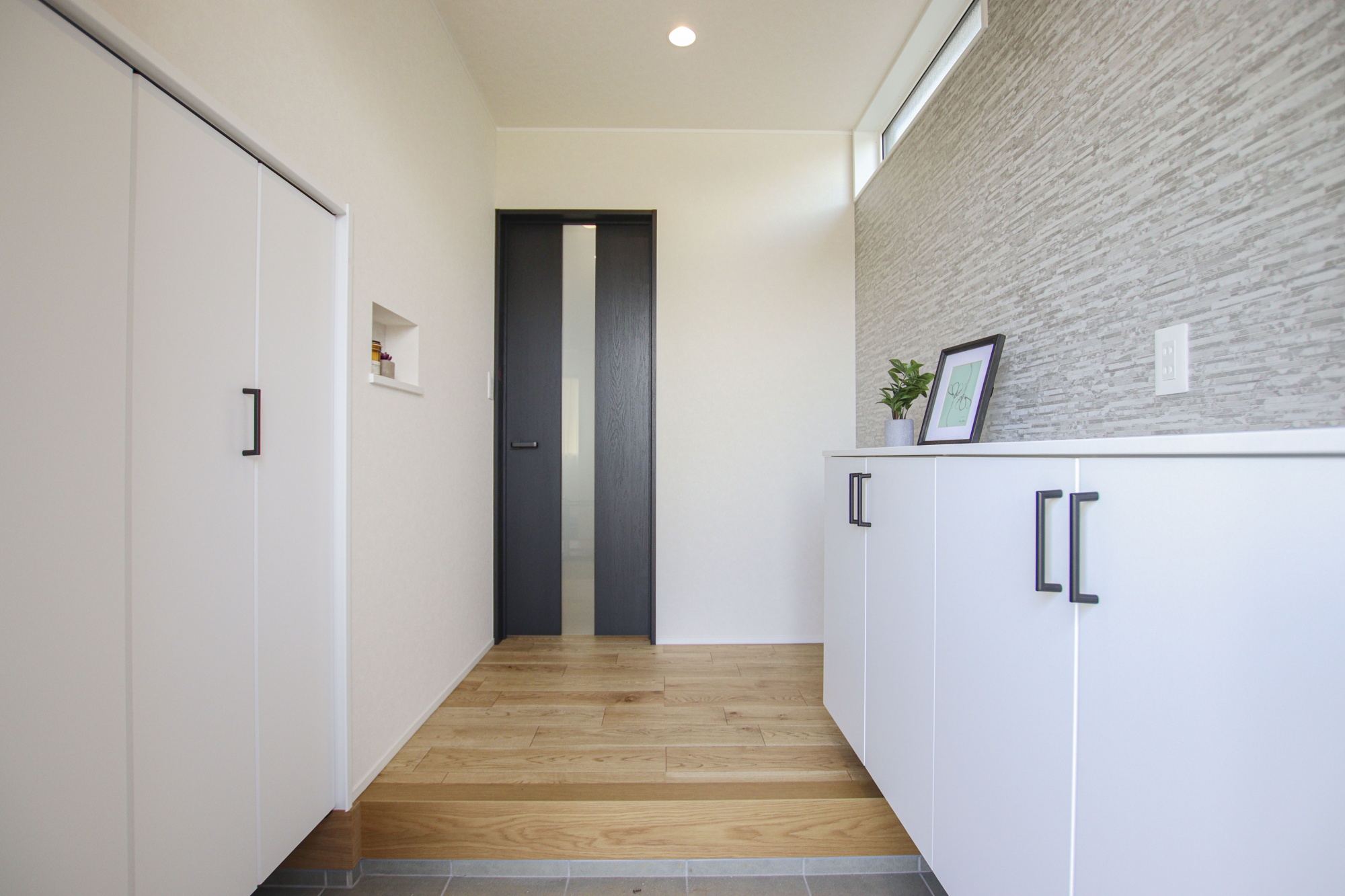 トレンドを意識した都会的な無機質スタイルの家