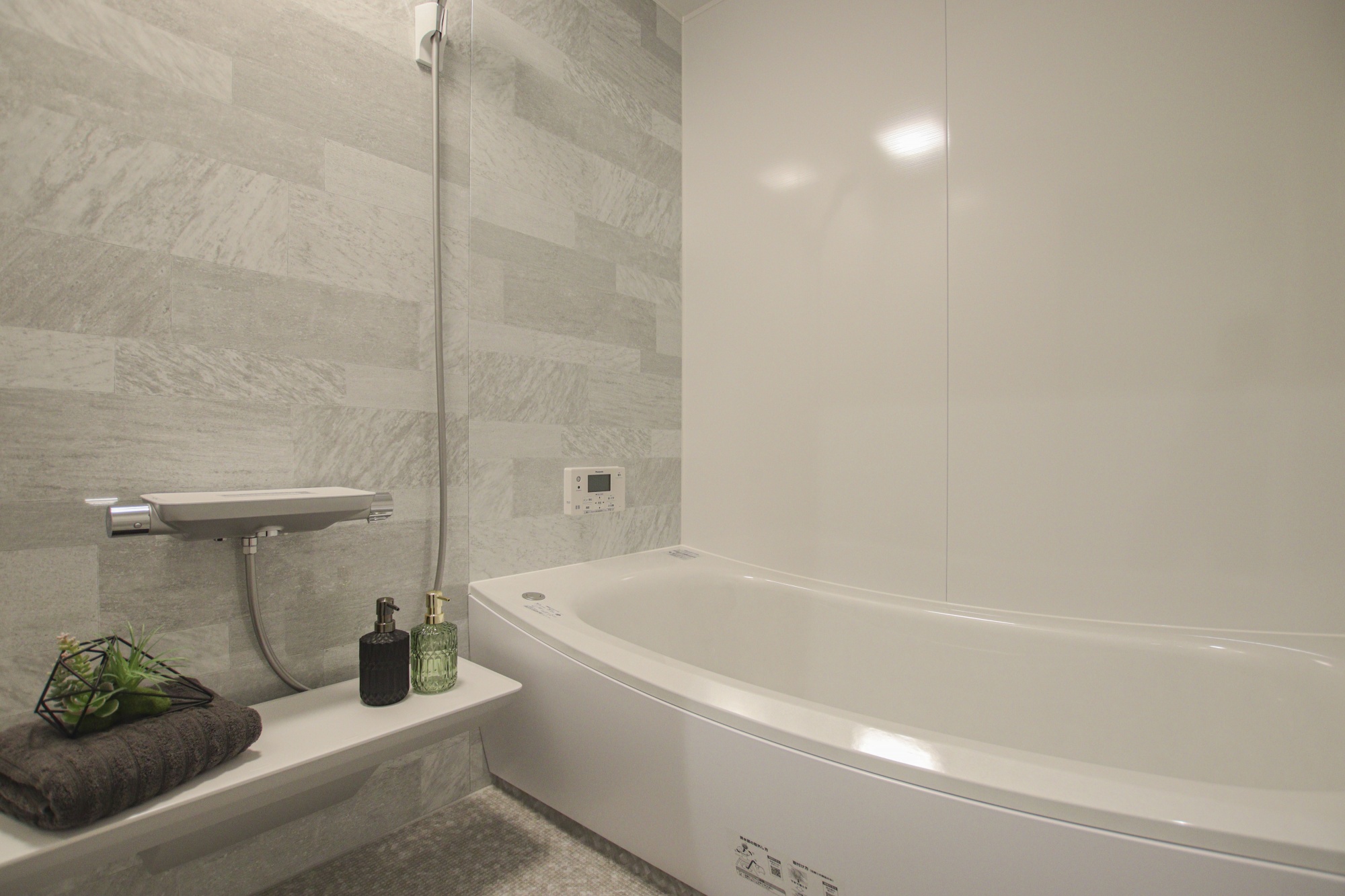 トレンドを意識した都会的な無機質スタイルの家