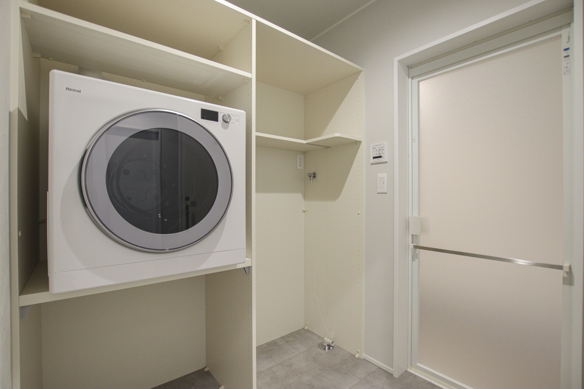 トレンドを意識した都会的な無機質スタイルの家