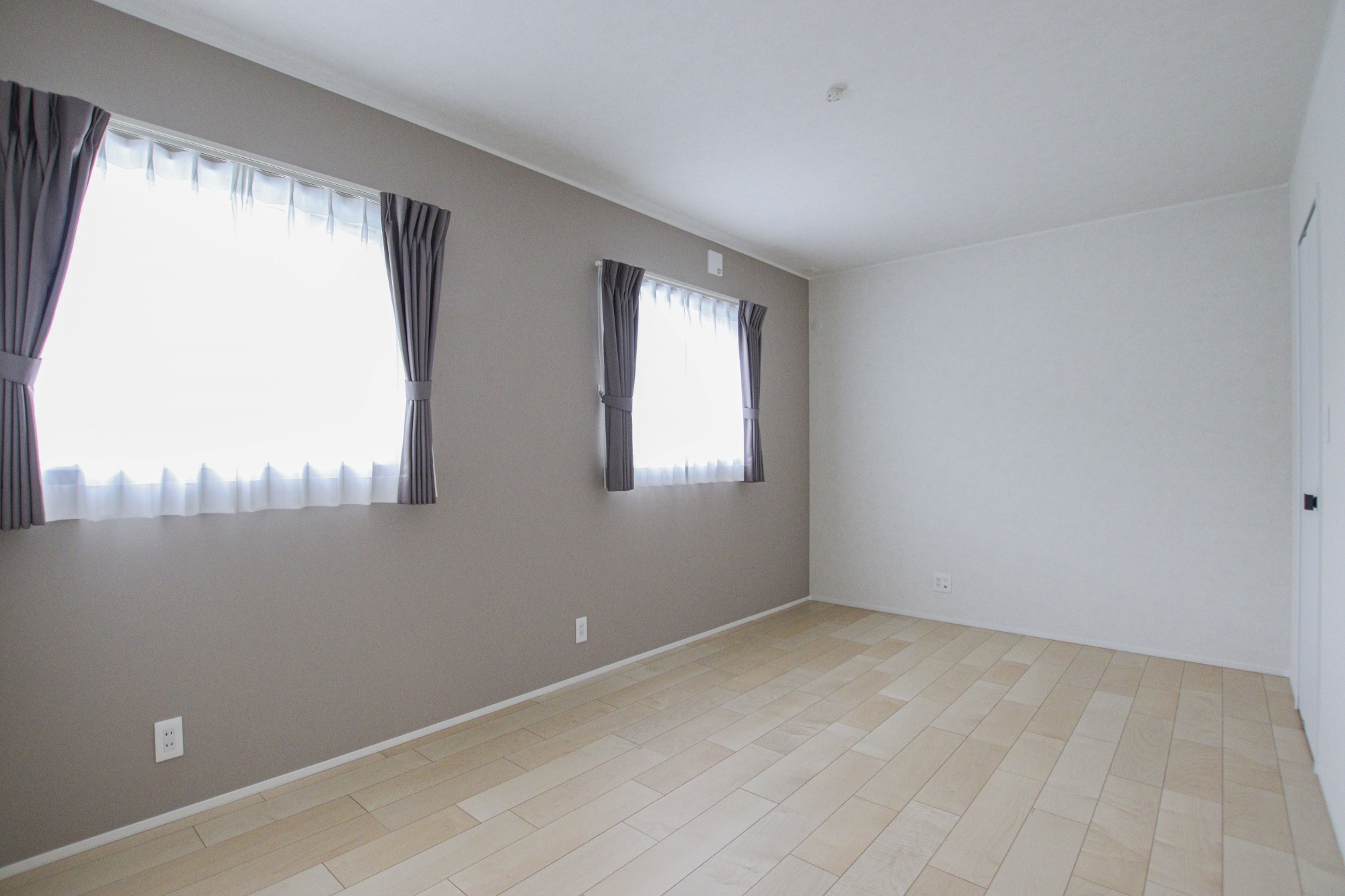 トレンドを意識した都会的な無機質スタイルの家