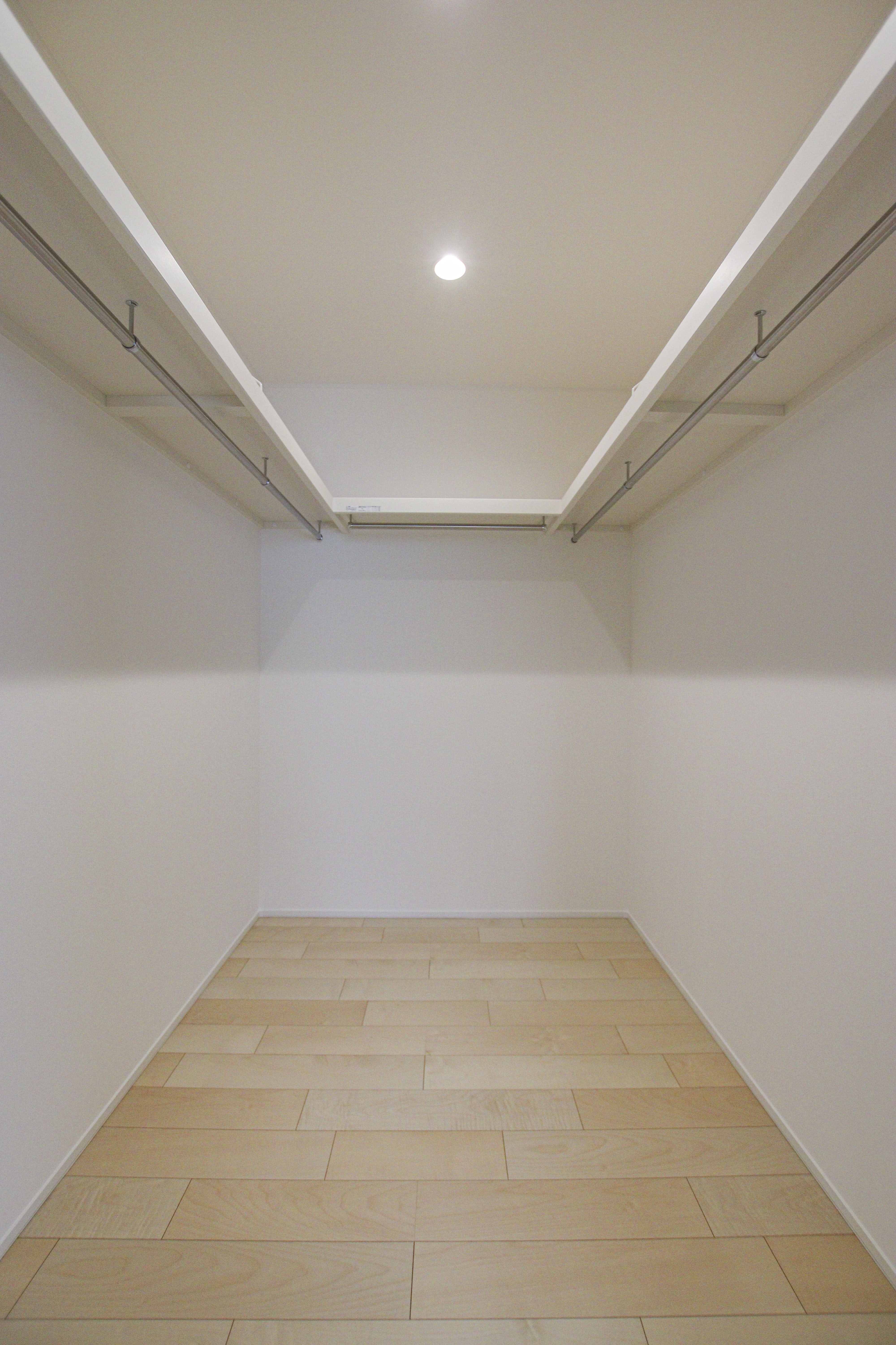 トレンドを意識した都会的な無機質スタイルの家