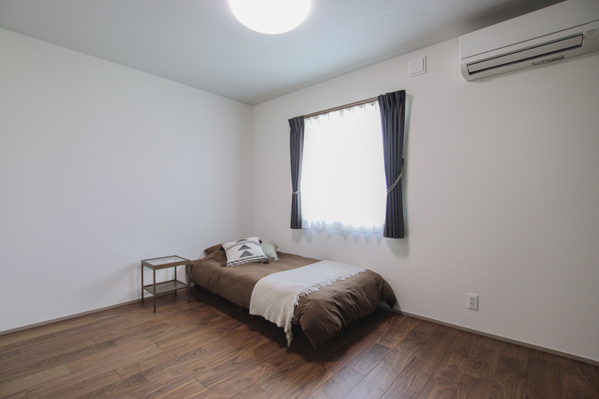 薪ストーブのあるブルックリンスタイルの家