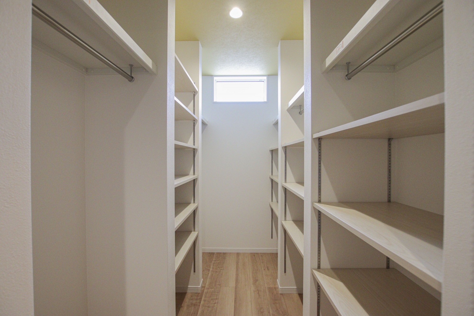 暮らしのアイデアが詰まったアメリカンテイストの平屋