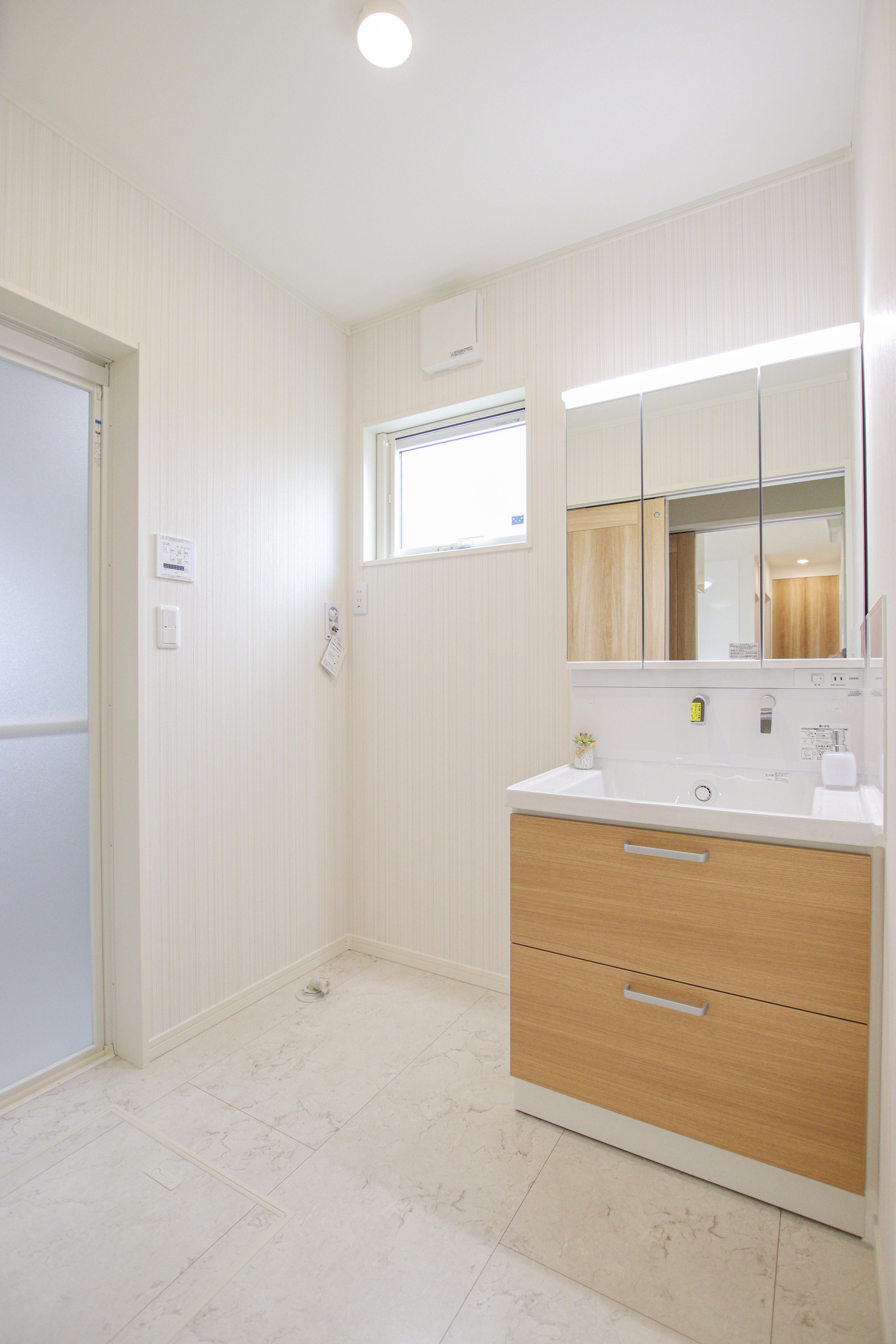 ナチュラルな洗面化粧台