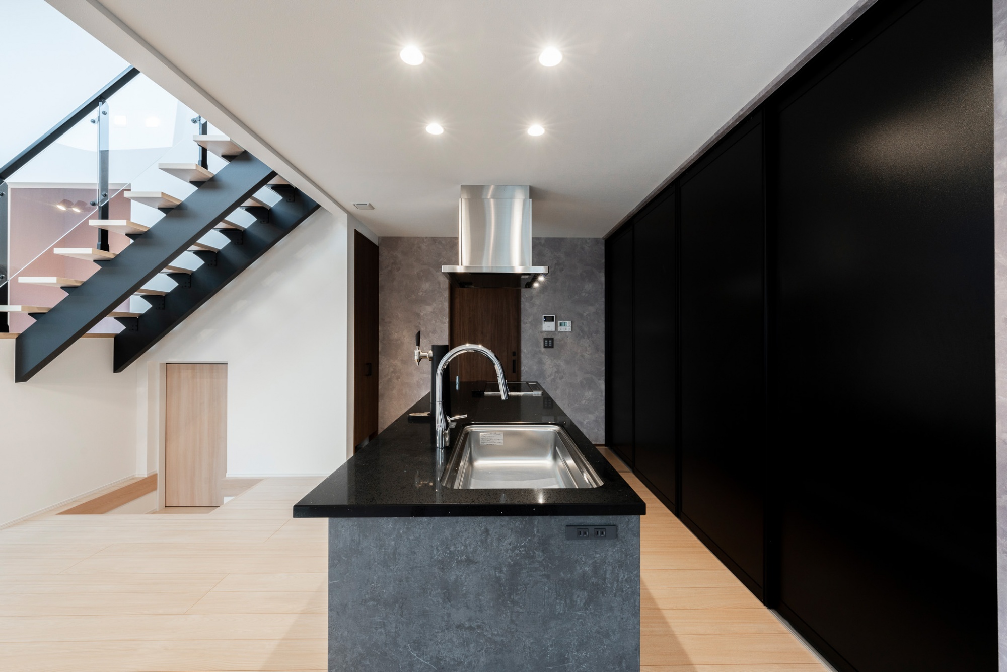 施主さまの設計をベースにした5層構造のオリジナルな住まい