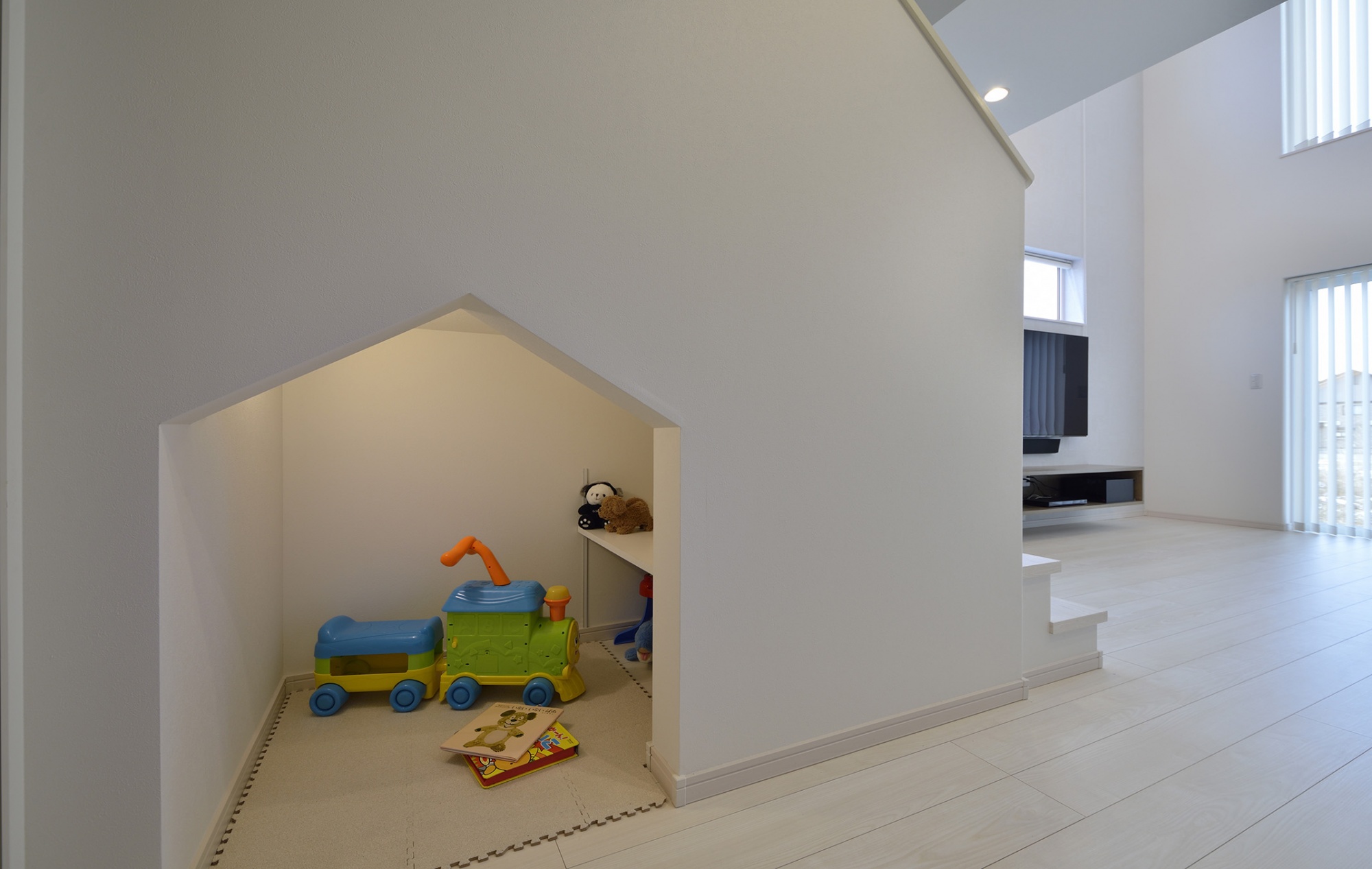 開放感、快適な室温、省エネ性能を重視したガレージハウス